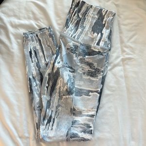 NEVER WORN. DSG leggings with pockets. Small.